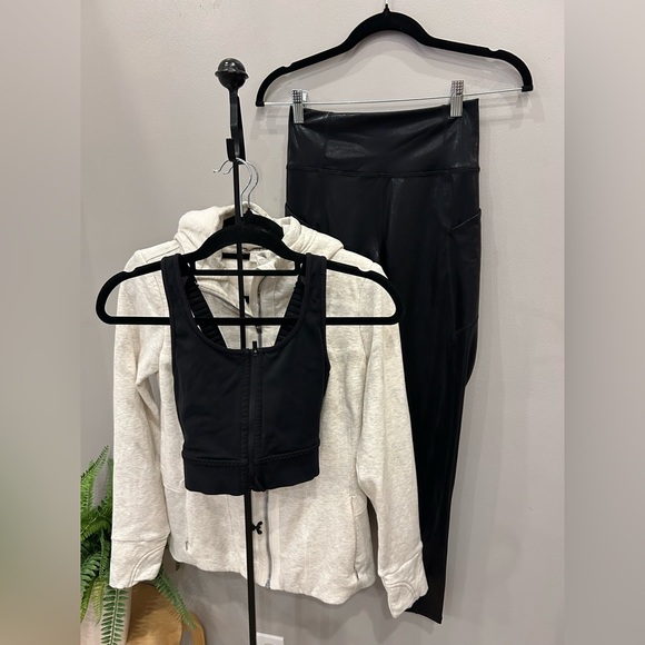 NWT 🍃 Fabletics Black Faux Leather Leggings Shiny Black Fog foil - size XS / 4 - Picture 12 of 12